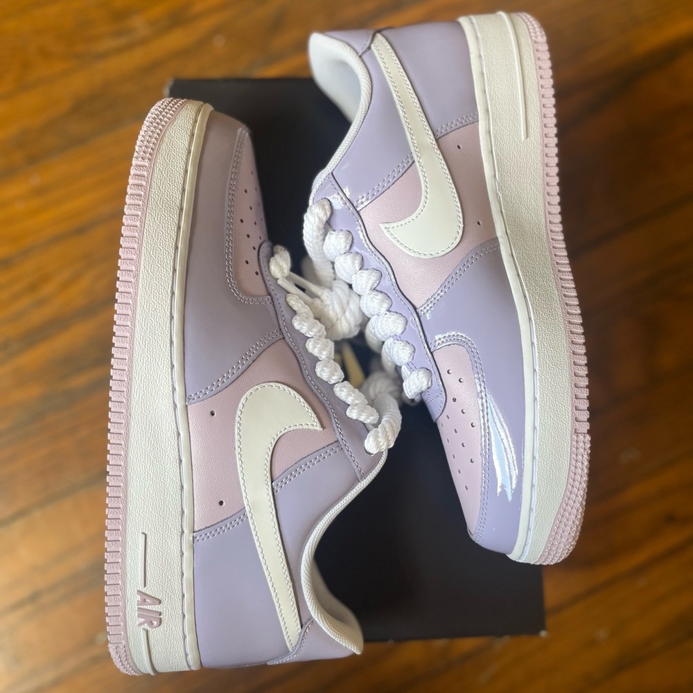 Nike Air Force 1 '07 LV8 in Hydrangeas and White